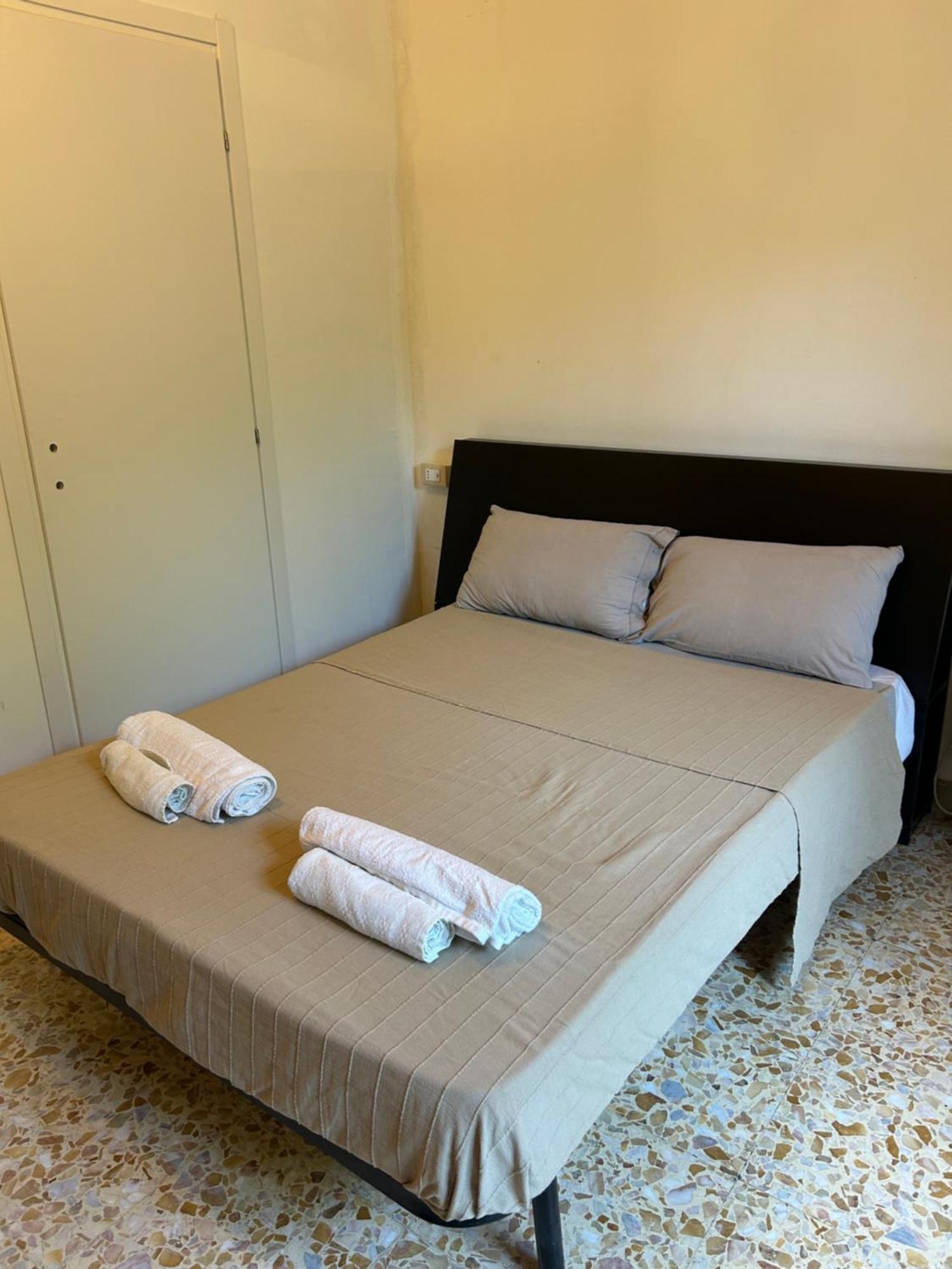 Bed And Books Bed and Breakfast Catánia Kamer foto
