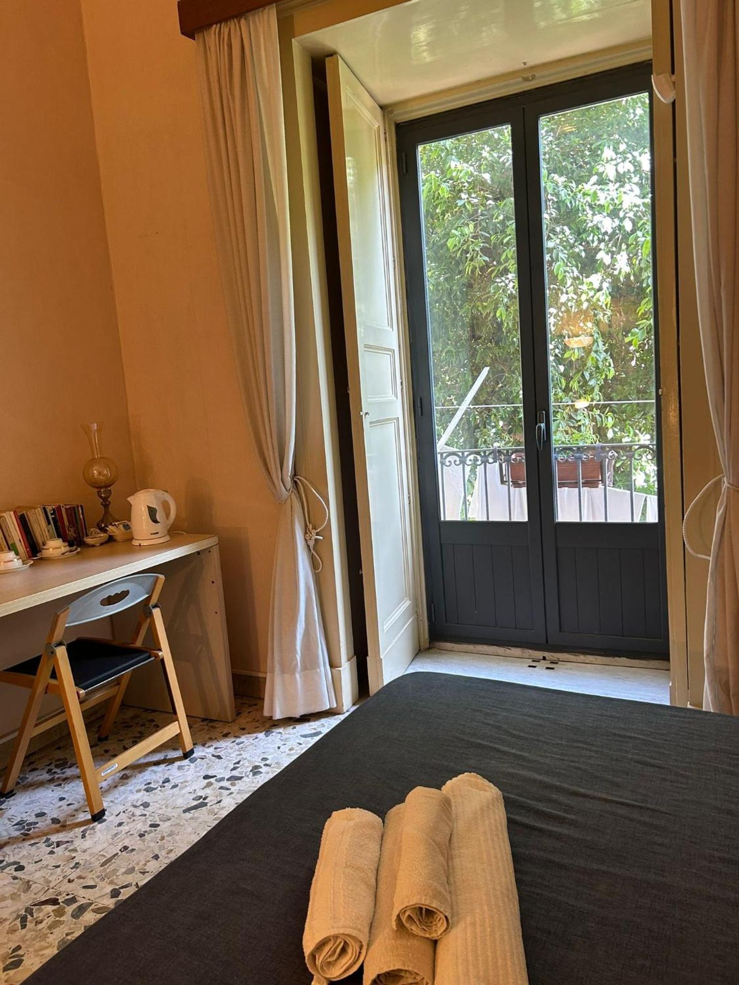 Bed And Books Bed and Breakfast Catánia Buitenkant foto