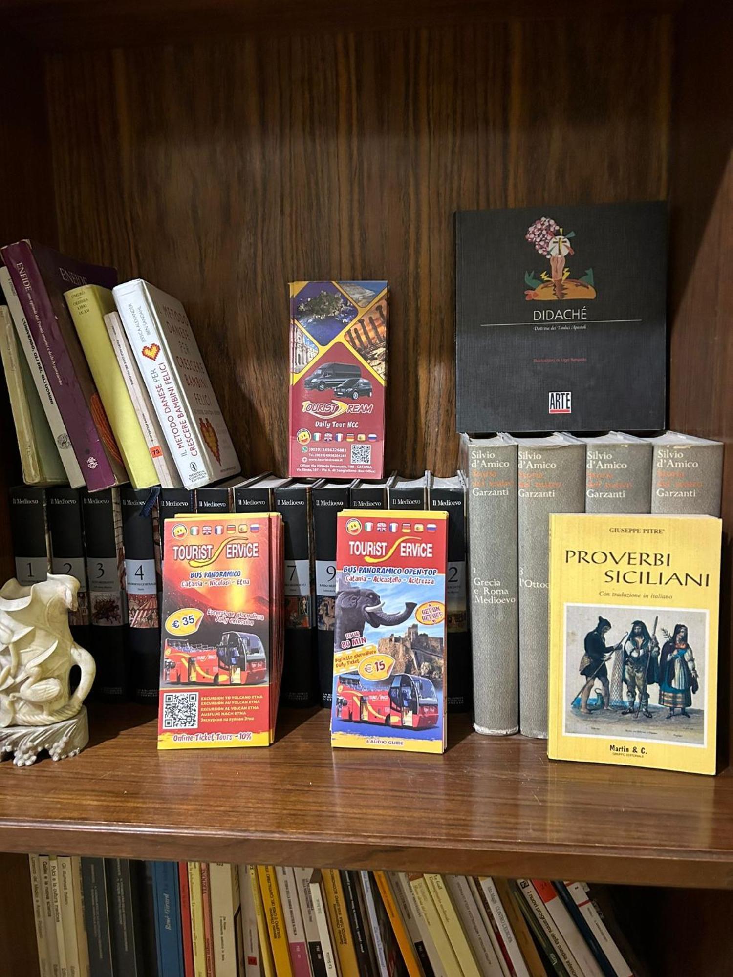 Bed And Books Bed and Breakfast Catánia Buitenkant foto