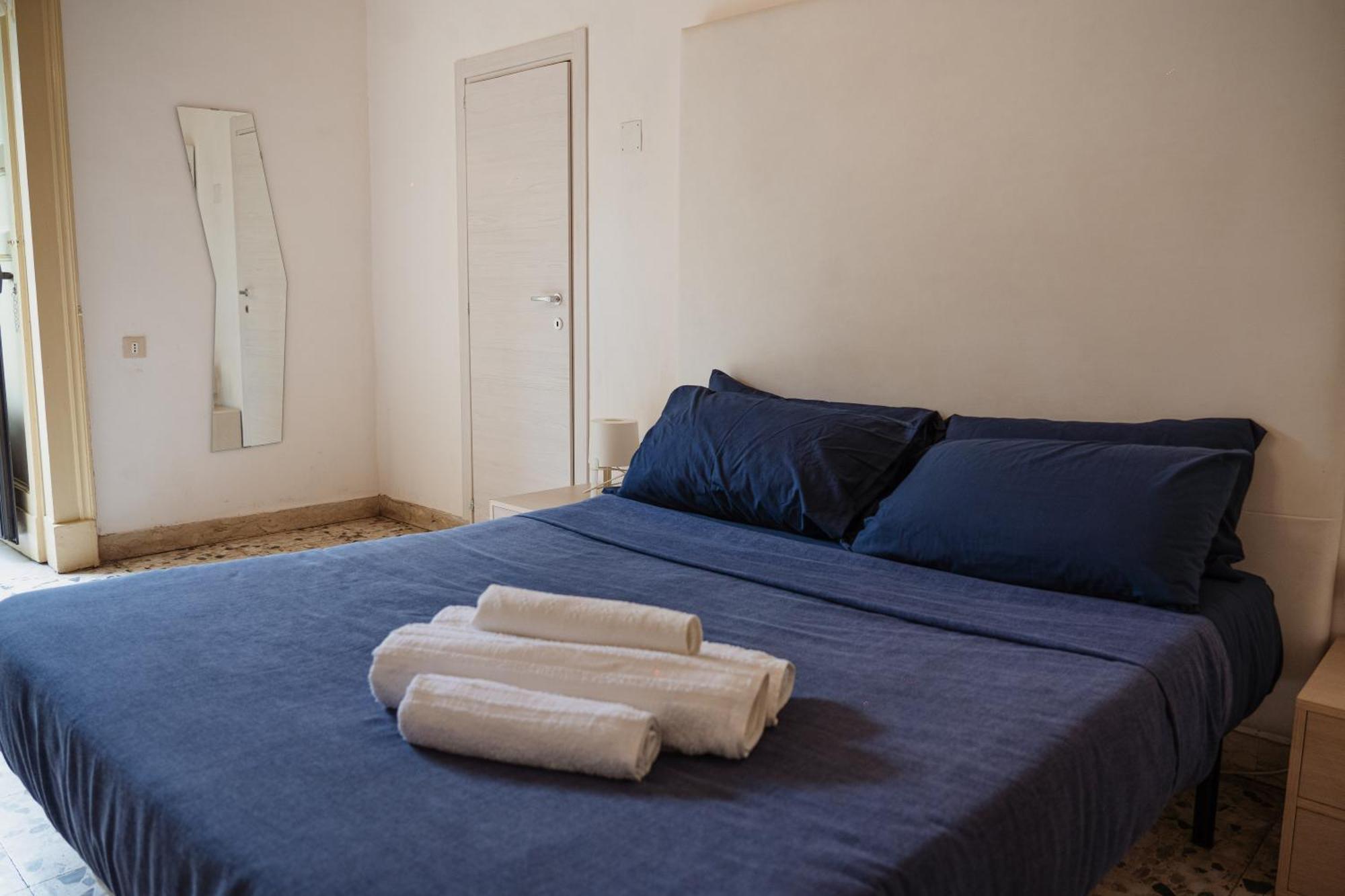 Bed And Books Bed and Breakfast Catánia Buitenkant foto