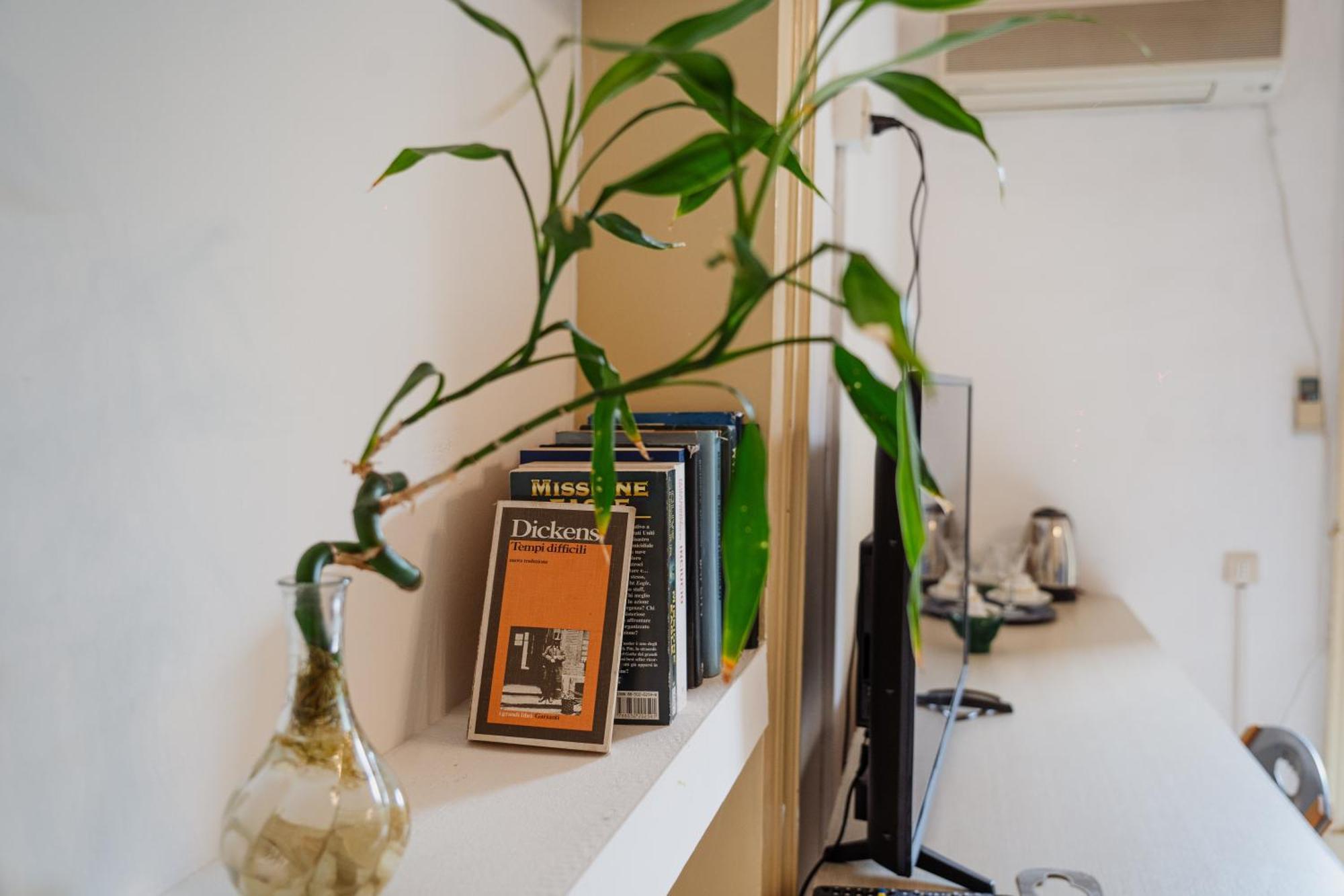 Bed And Books Bed and Breakfast Catánia Buitenkant foto
