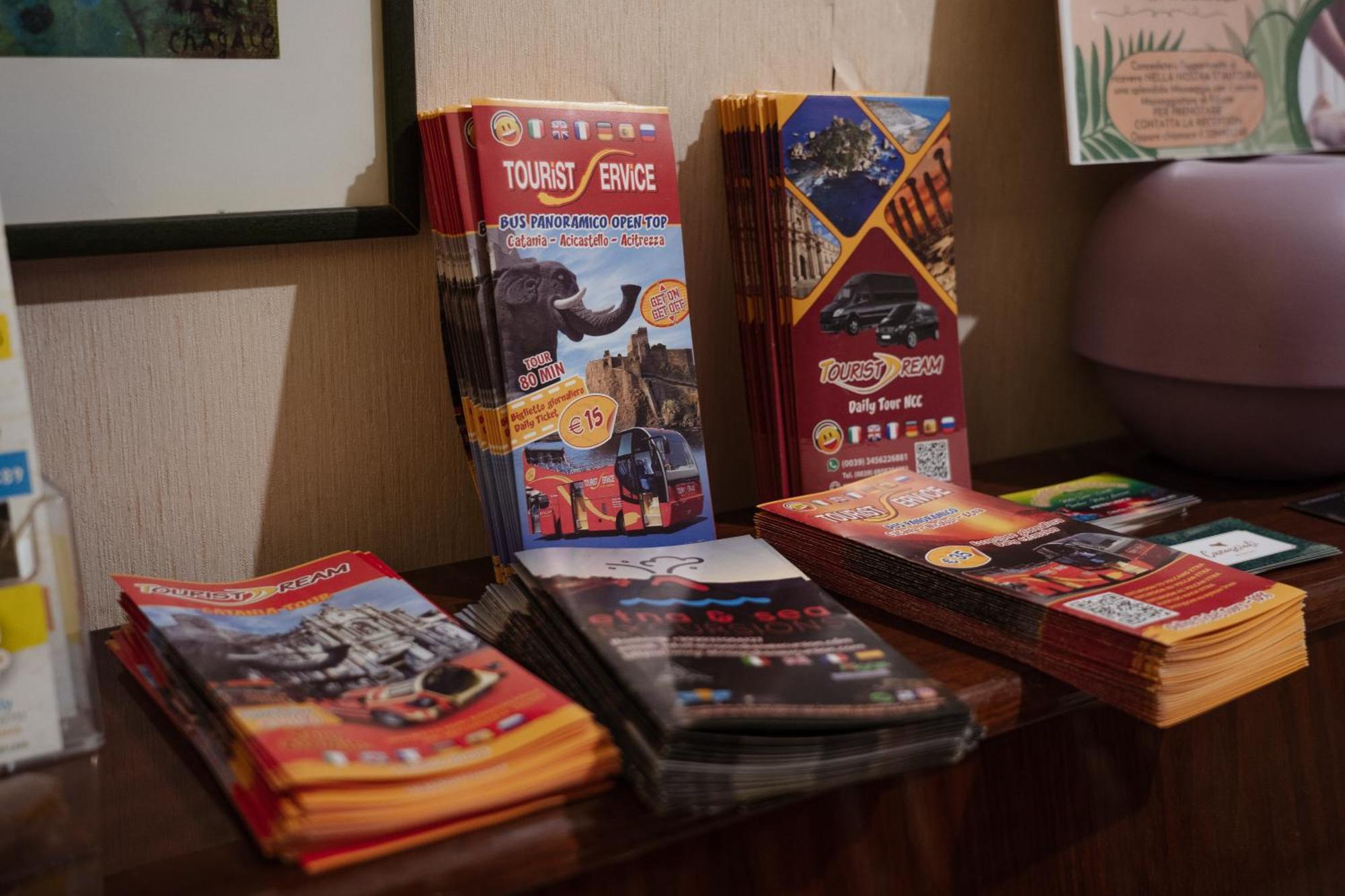 Bed And Books Bed and Breakfast Catánia Buitenkant foto